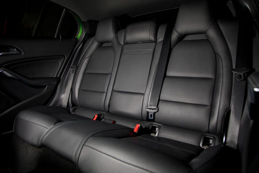 Интерьер Mercedes-AMG GLA45 4Matic (X156) 2017 года  (NA) (фото 30 из 31)